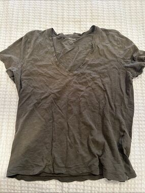 Madewell Short Sleeve V-Neck Tee in Olive